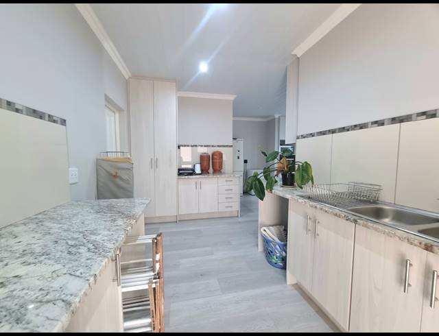 4 BEDROOM HOUSE FOR SALE IN DANA BAY